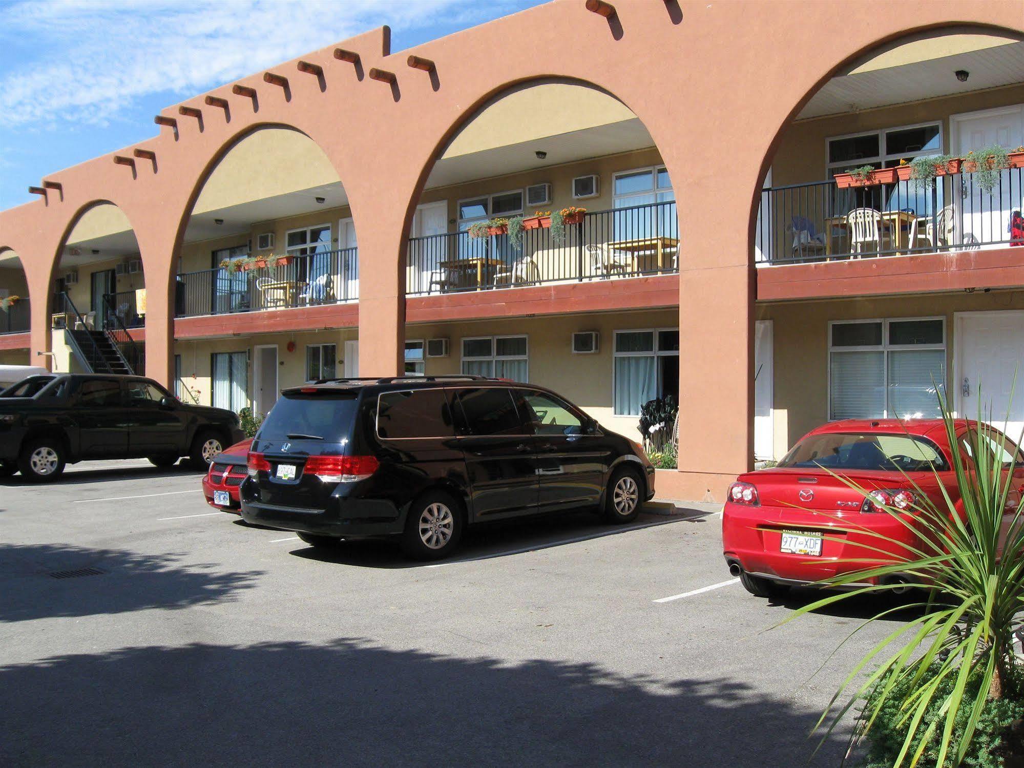 Desert Surfside Waterfront Accommodations Osoyoos Exterior photo